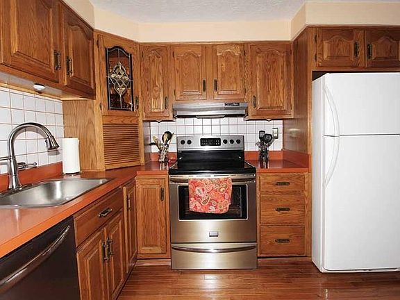 4th image of 2612 Keats Dr