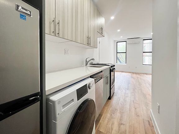 2nd image of 1020 3rd Ave APT C4