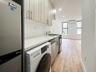 1020 Third Avenue, #D4