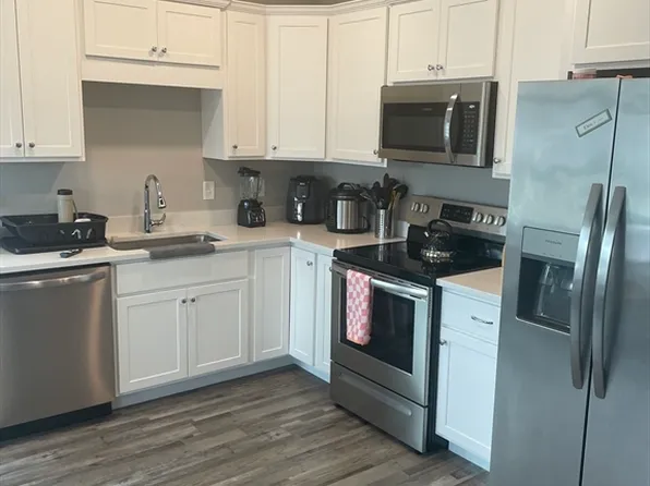 92 Sagamore St #201, Quincy, MA 02171