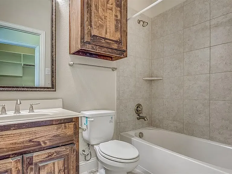 2512 Fountain Gate Dr — Photo 32