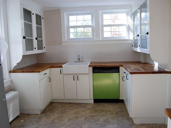 Kitchen - farmer's sink/dishwasher