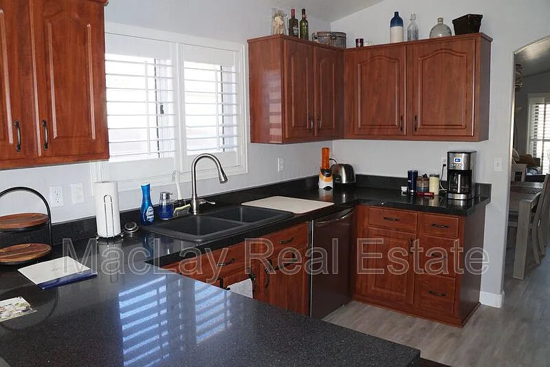 3 bed, 2.0 bath, 1447 sqft, $2,295 — Photo 4