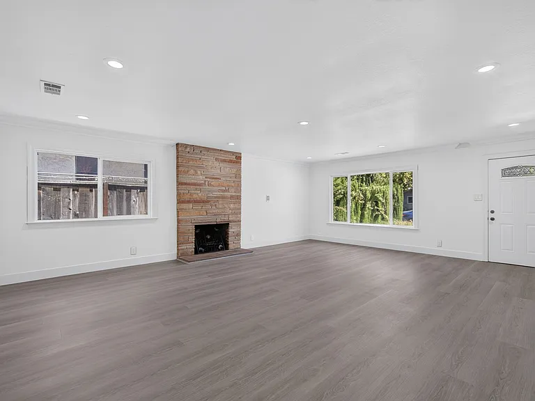 549 N 21st St — Photo 4
