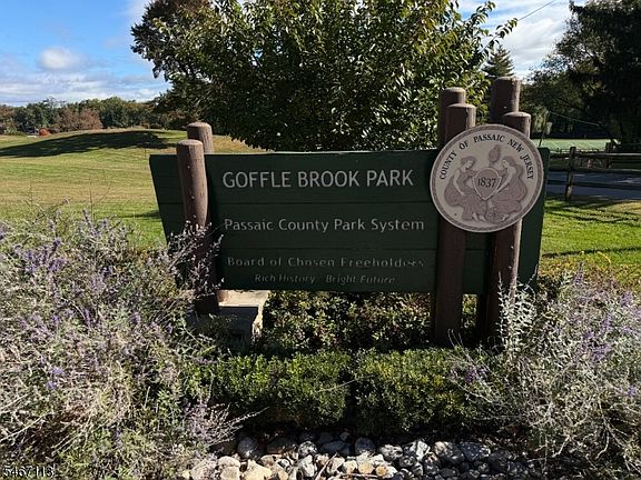 5th image of 304 Goffle Rd