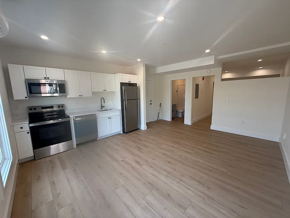 24 Stone St #121