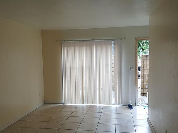 3rd image of 3108 SW 24th Dr APT B