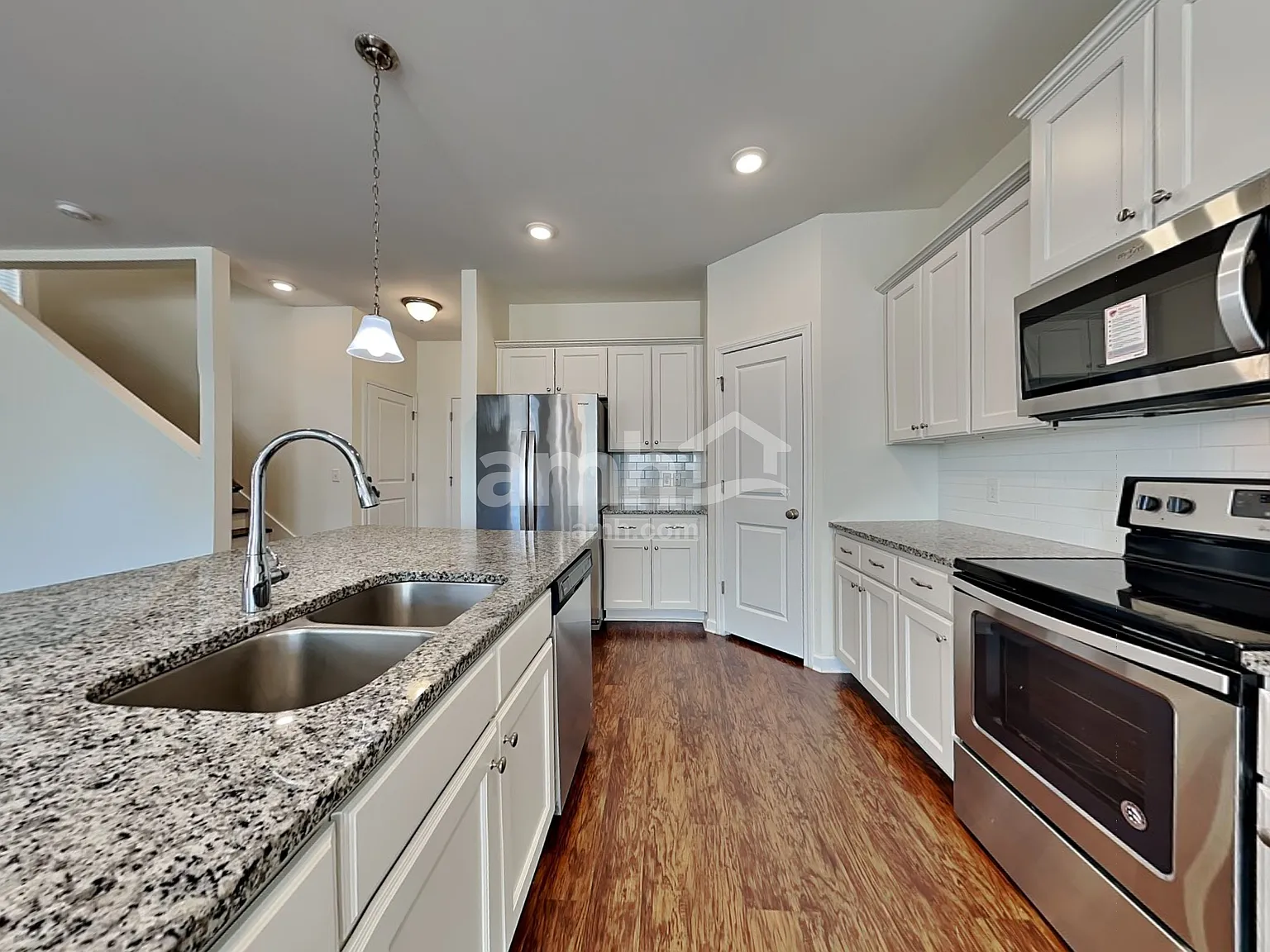 3 bed, 2.5 bath, 2022 sqft, $2,360 — Photo 3