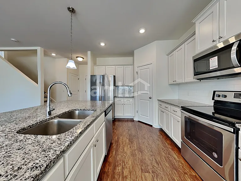 224 Dogwood Cir — Photo 3