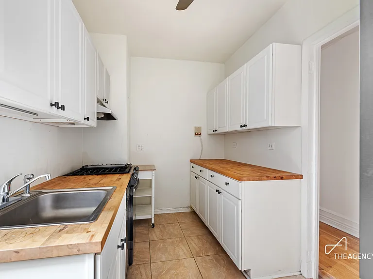 720 W 173rd St #25 — Photo 4