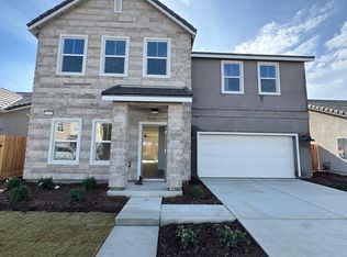 1062 W Compass Dr, Madera, CA