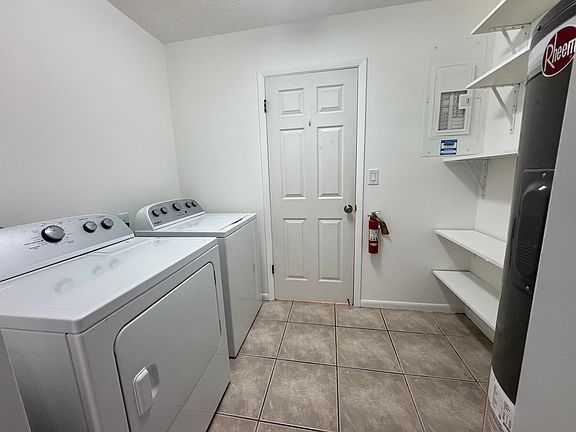2nd image of 2037 SE Harrison St