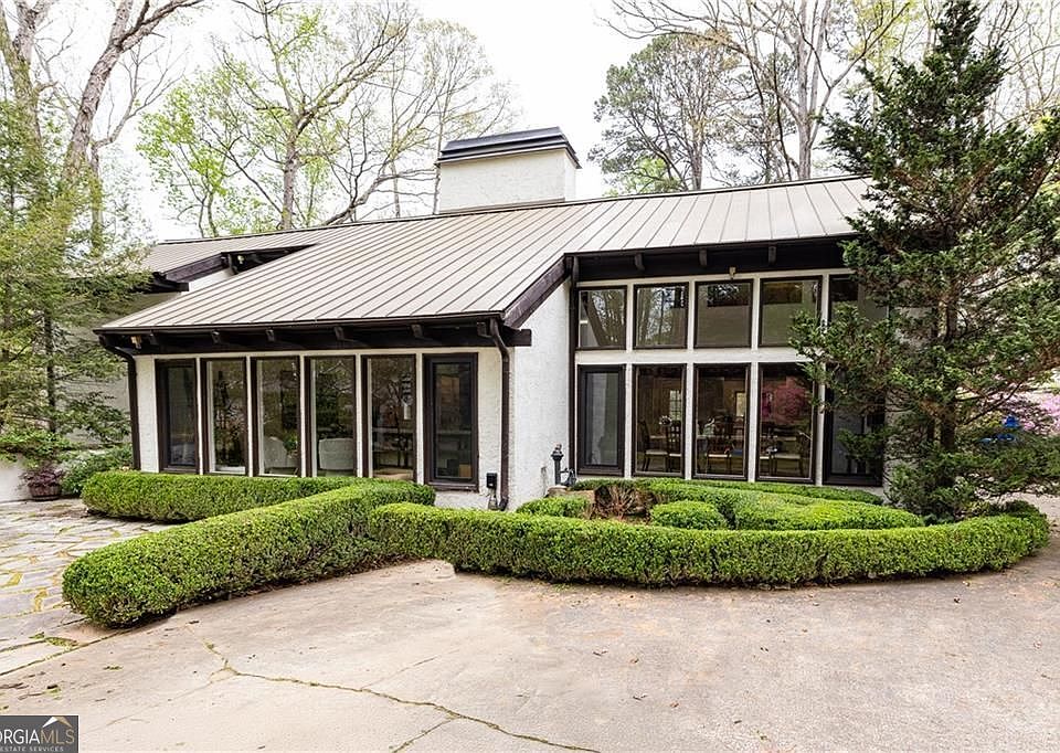 1st image of 1165 Regency Rd NW
