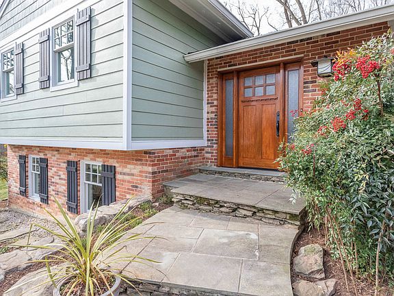 3rd image of 1006 Harriman St