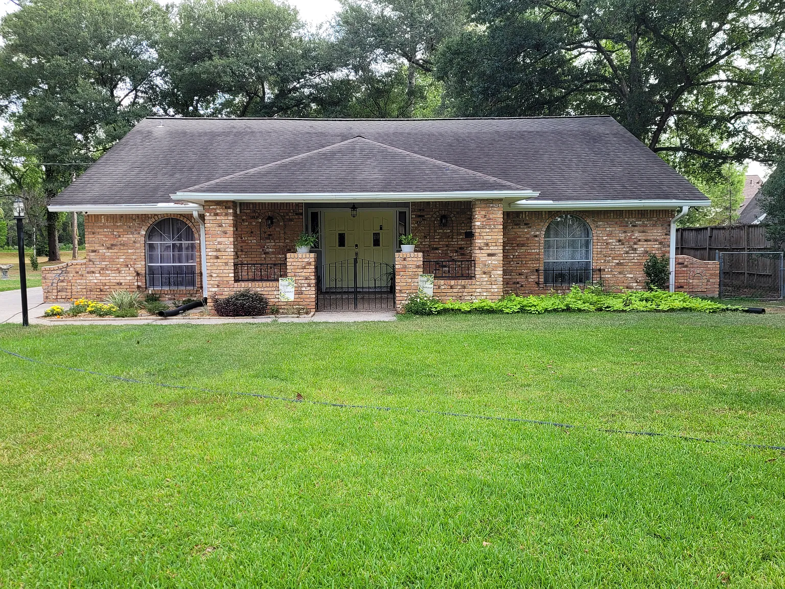 3 bed, 2.5 bath, 2318 sqft, $2,200 — Photo 3