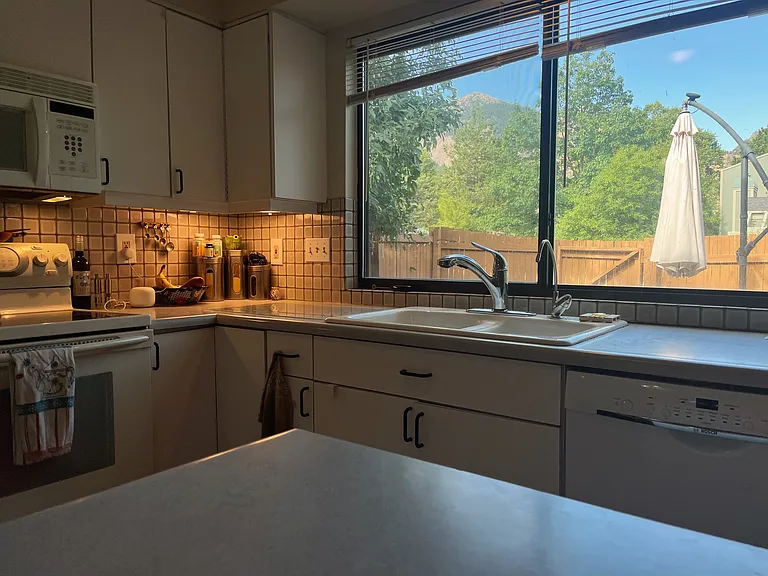 88 Benthaven Pl — Photo 3