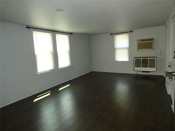 5th image of 642 College Dr