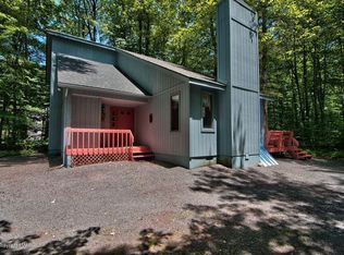 3223 Green Meadow Cir, Pocono Pines, PA 18350