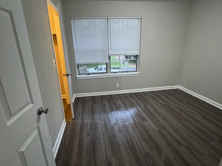 807 Holder Ct — Photo 11