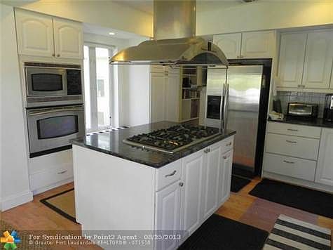 3rd image of 501 NE 9th Ave