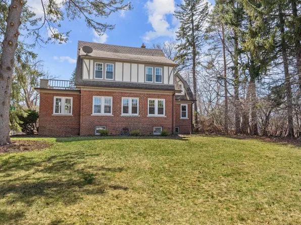 535 West Calumet ROAD, Glendale, WI 53217