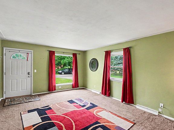 4th image of 1262 Beechwood St NE