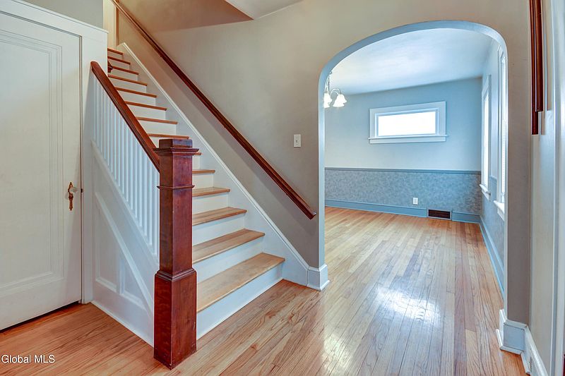 4th image of 110 E Montgomery Street