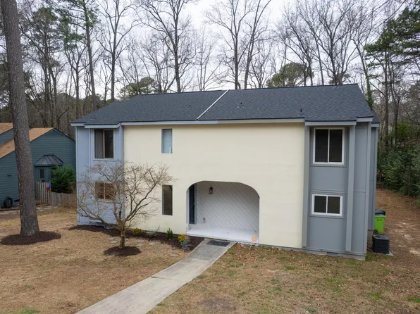 6001 Applewood Ln, Raleigh, NC 27609