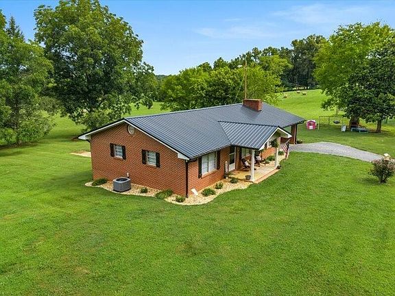 3rd image of 211 County Road 617