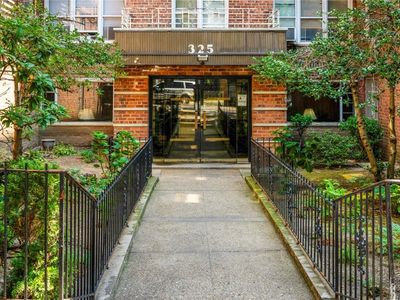 325 E 201st Street #3C, Bronx, NY, 10458