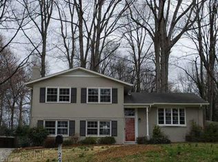 2902 Robin Hood Ct, Greensboro, NC 27408