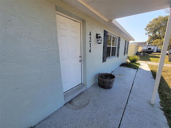 4th image of 4214 Ridgefield Ave