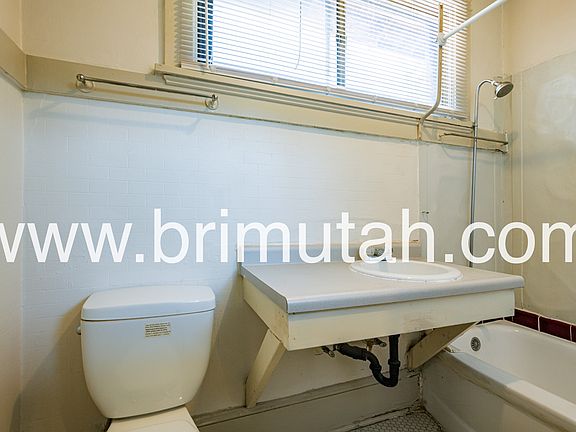 5th image of 305 S Douglas St #6