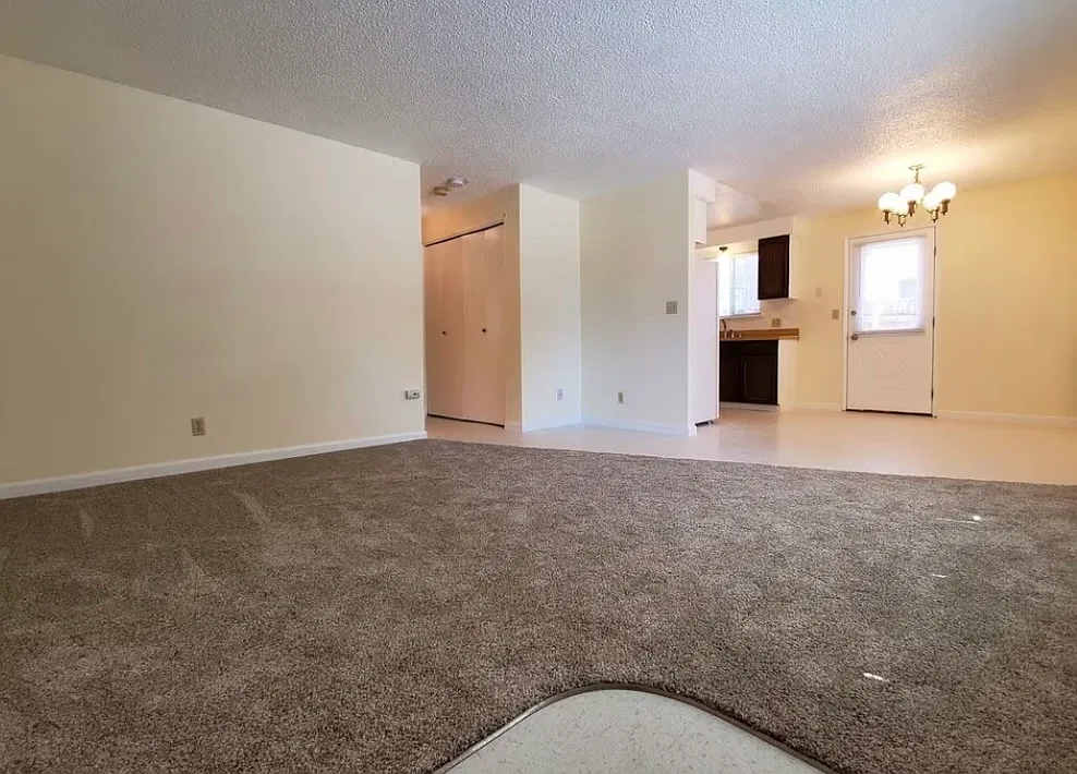 2 bed, 800 sqft, $1,300 — Photo 2