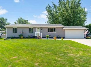 811 6th St NE, Independence, IA 50644