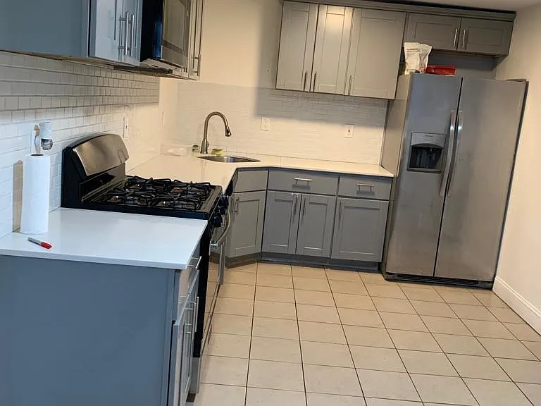 372 E Blackwell St — Photo 2