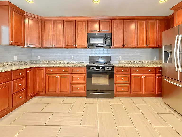 20 Franklin Ave — Photo 4