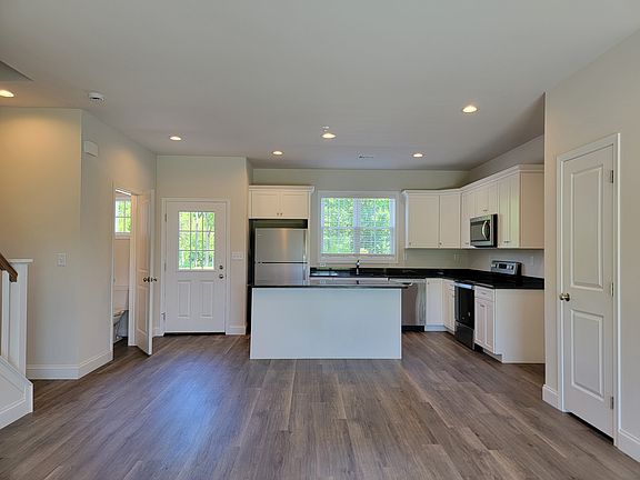 4th image of 230 Millard Dr