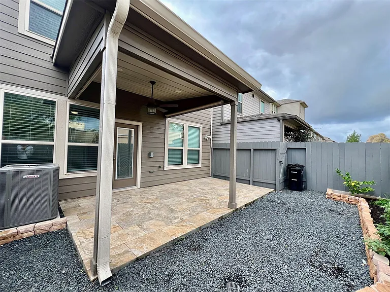 10916 Cannes Memorial Dr — Photo 33