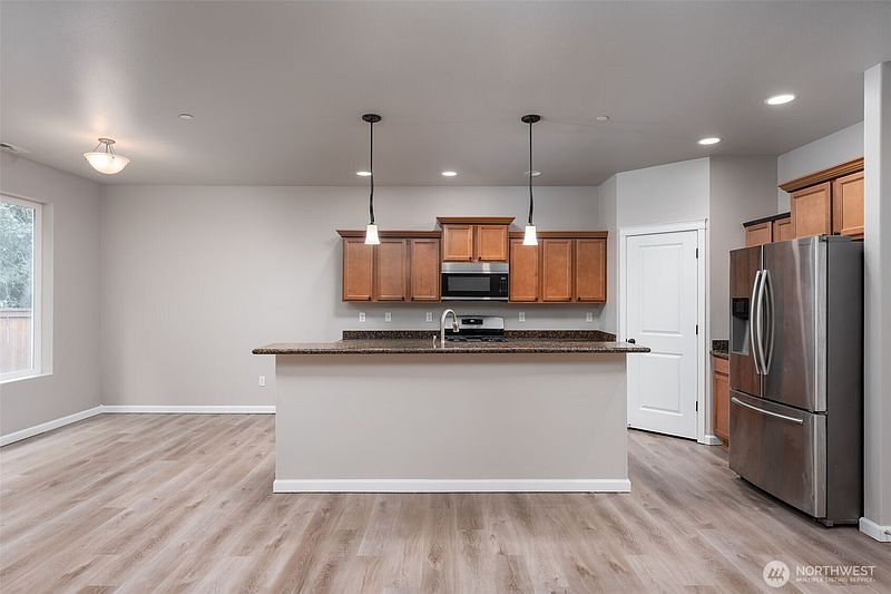 5th image of 7622 Brianna Court SE