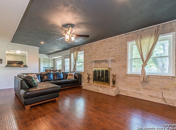 3rd image of 10718 Mossbank Ln