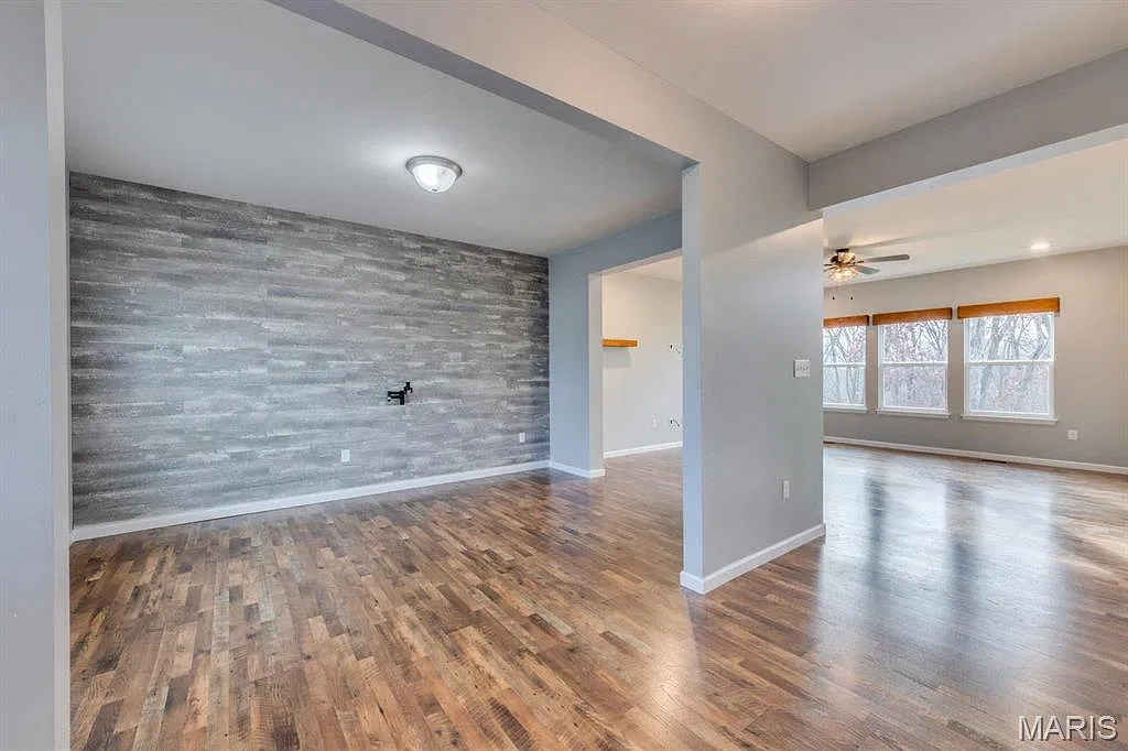 4 bed, 2.5 bath, 2572 sqft, $2,800 — Photo 2