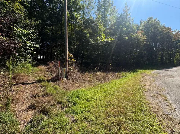 16-17 Runaway Dr, Fountain Run, KY 42133