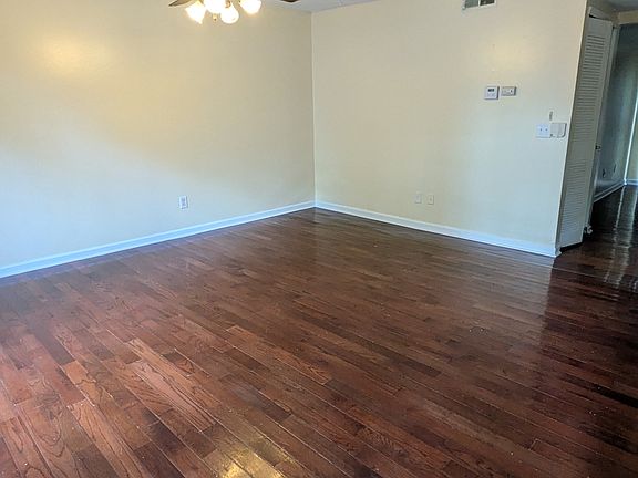 2nd image of 124 Five Oaks Dr
