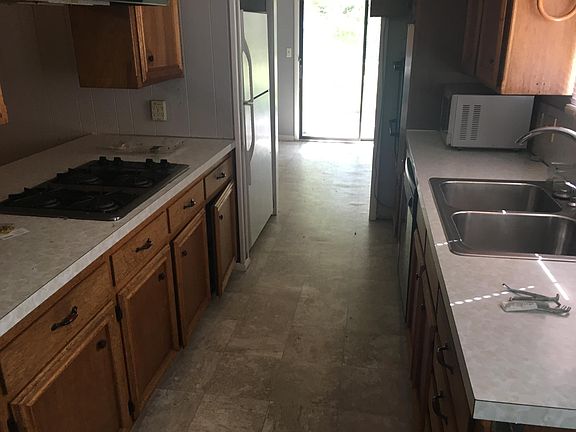 4th image of 2352 W Berry St