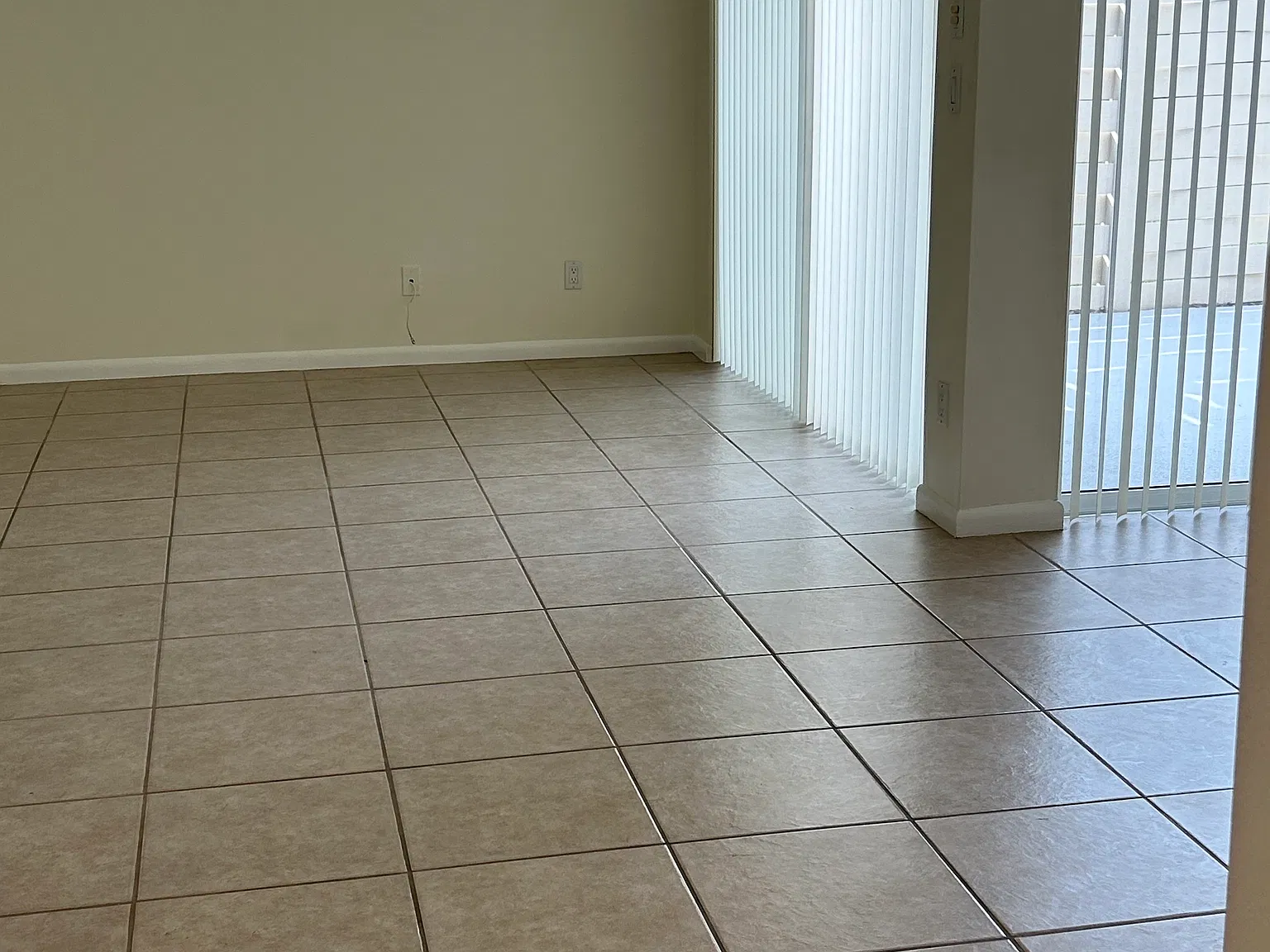 2 bed, 1045 sqft, $1,900 — Photo 3