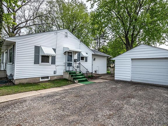 2nd image of 612 Pine St