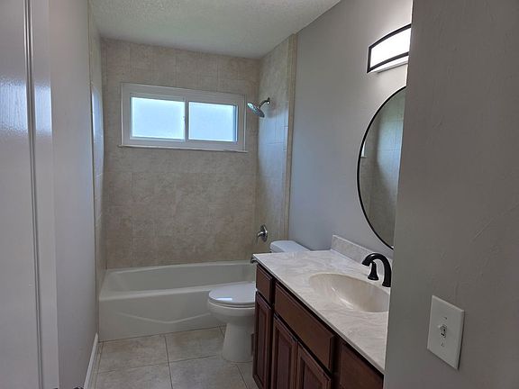 5th image of 180 Martinique Cir