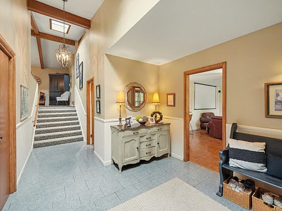 4th image of 2211 Edgehill Rd