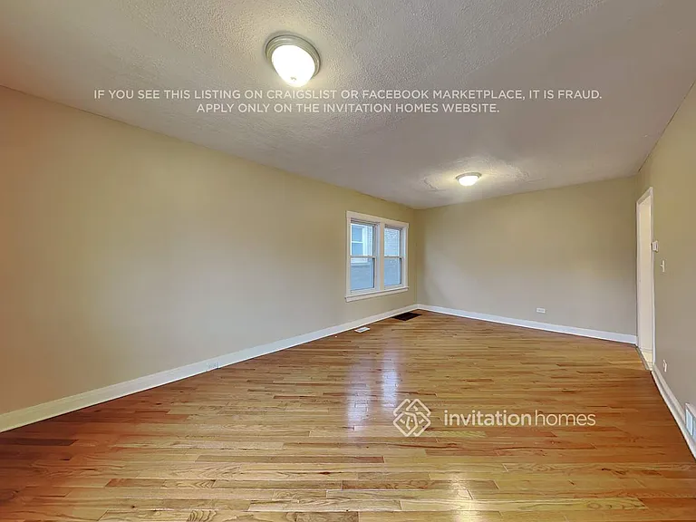 2728 Wesley Ave — Photo 6